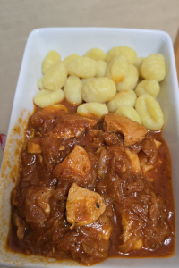 PILEĆI GULAŠ